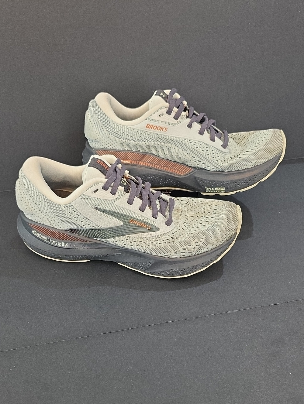 Brooks Adrenaline GTS 24 Women’s Shoes Light & Dark Gray Size 7.5